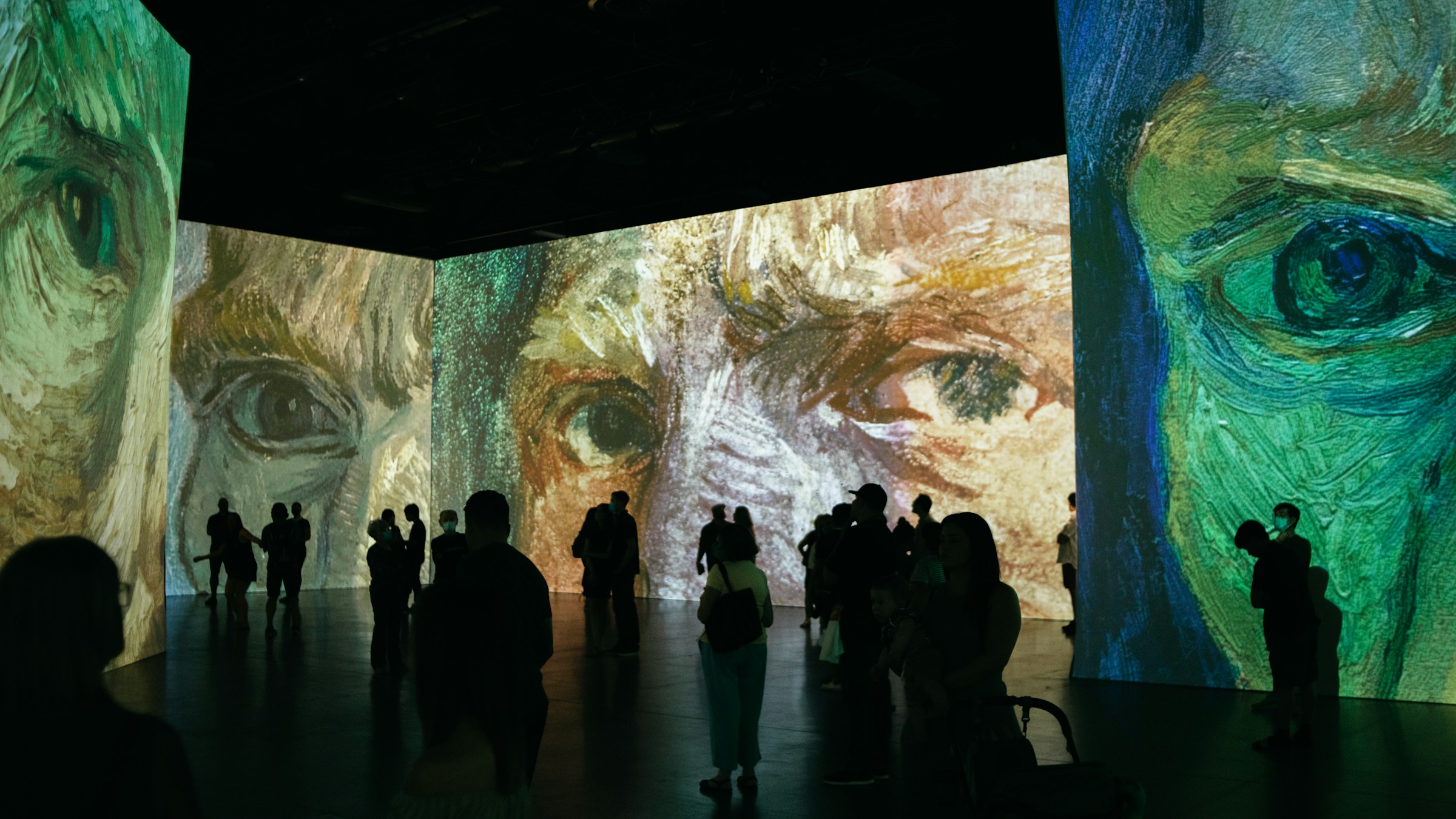 Read more about the article Technology in Art Museums: Enhancing the Connection Between Art and Audience
